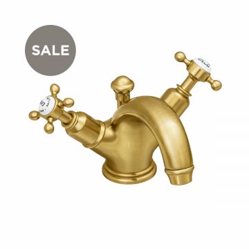 Monobloc basin mixer with crosshead taps