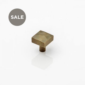 Hammered cabinet pull - L: 30mm, proj: 33mm