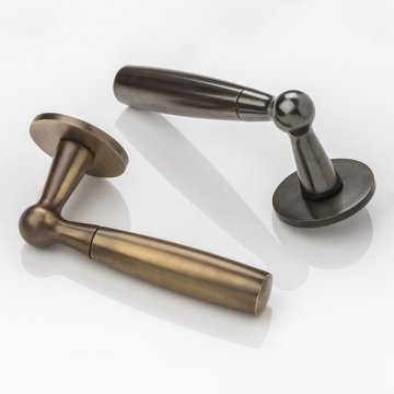 BENNETT solid brass door lever handle with round rose