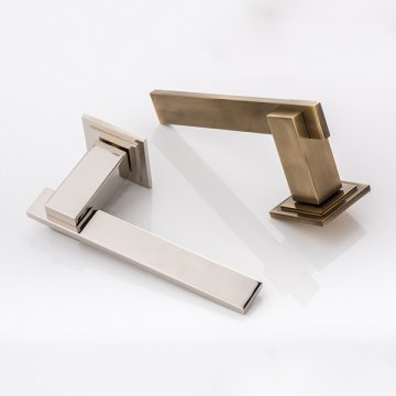 HOLMES II solid brass lever handle with square stepped rose