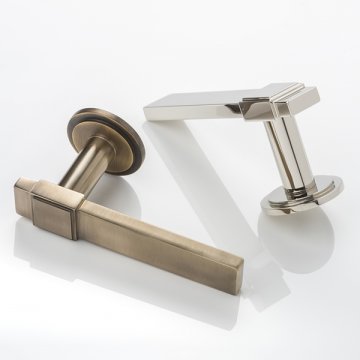 WILSON II solid brass door lever handle with round stepped rose