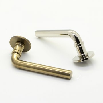 CLERKE solid brass door lever handle with round rose