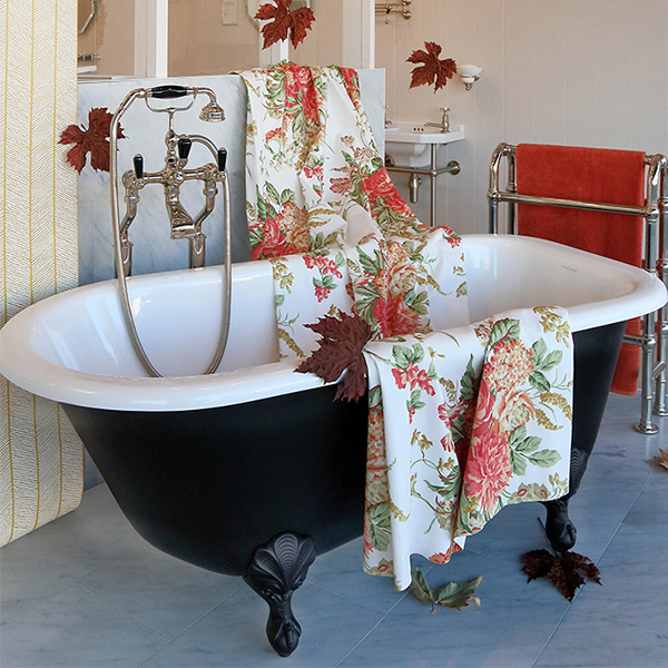 Victoria & Albert - Wessex Freestanding Bath in Black with Black Claw Feet Black - WES-N-SW-NO-FT-SW + LCF-B-MBK-C750 - QTY:1