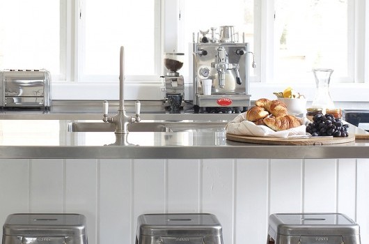 BARRENJOEY BEACH COTTAGE - KITCHEN