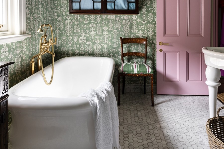 Our Paris curved reproduction French bath tub with bath filler on floorlegs with handshower in cradle in ageing brass.

