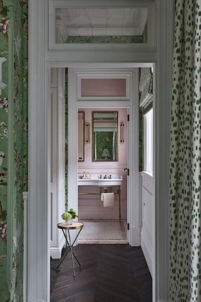 In the master ensuite, The Water Monopoly Paris Double Vanity takes centre stage with its sculptural ceramic form, elegantly raised on brass legs and set against a soft pink backdrop.