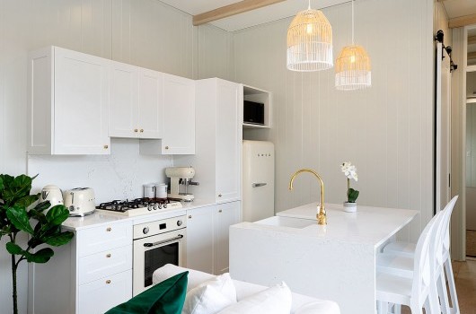 MINI HAMPTONS - KITCHEN & BATHROOM