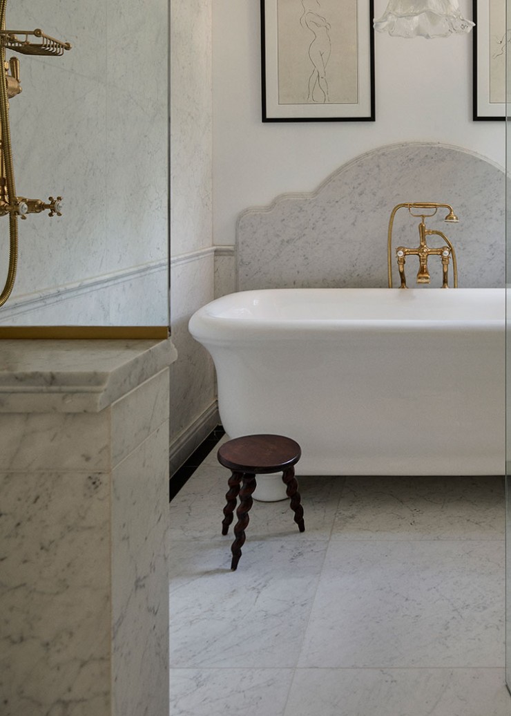 From baths to taps, accessories and even shower door hinges,  we offer all the jewellery for your home.