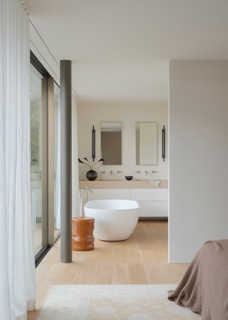 AIDA Aware Commendation project Lillelund House featuring Perrin & Rowe Langbourn wall mounted taps in Pewter. 