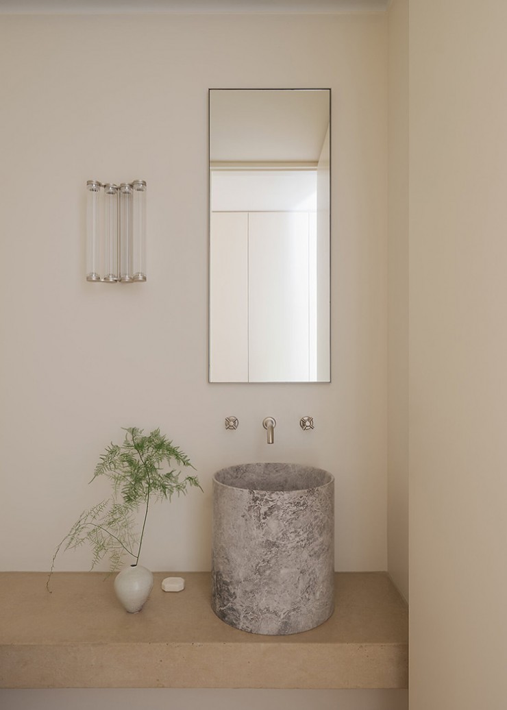 AIDA Aware Commendation project Lillelund House featuring Perrin & Rowe Langbourn wall mounted taps in Pewter. 
