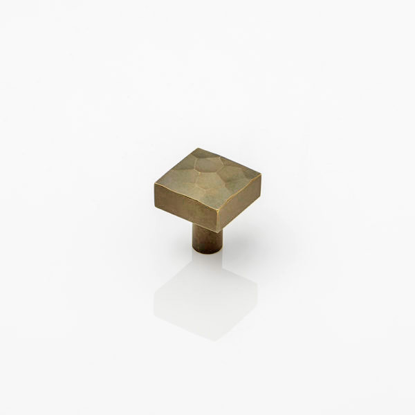 Hammered cabinet pull - L: 30mm, proj: 33mm