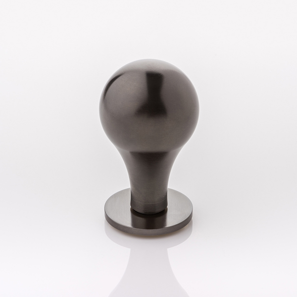 Roland solid brass door knob with round rose