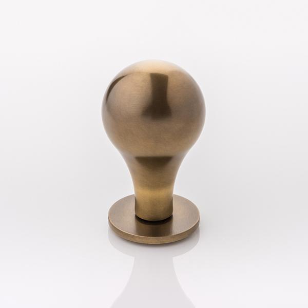 Roland solid brass door knob with round rose