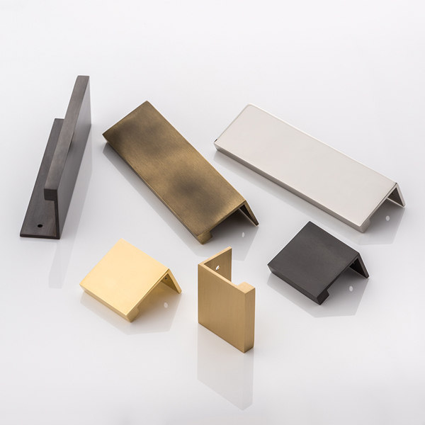 Cube solid brass small edge pull