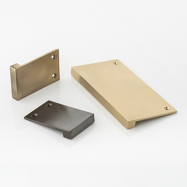 Cube solid brass large edge pull, top fixed