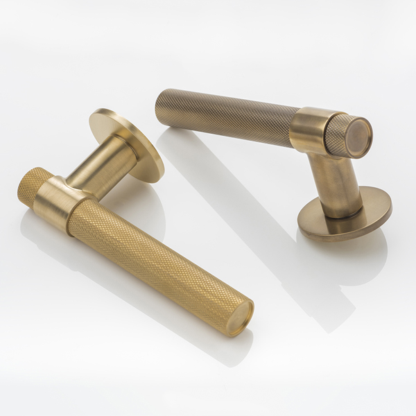 Montgomery solid brass door lever handle with diamond knurl & round rose