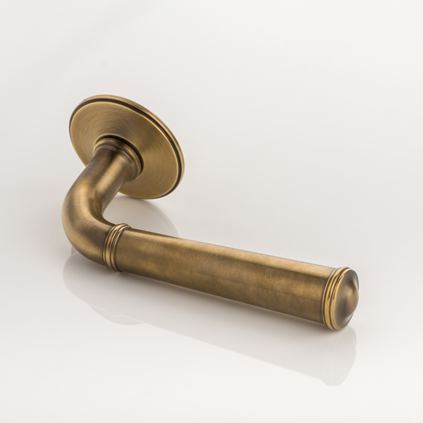 Darlington i solid brass door lever handle with traditional rose