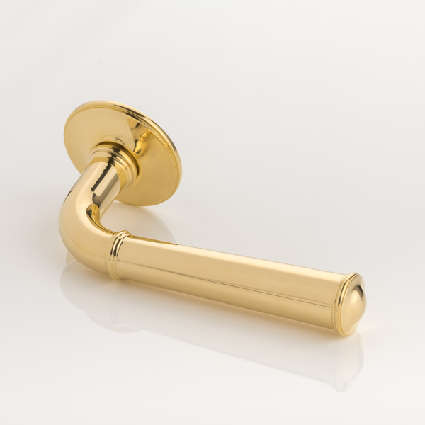 Darlington i solid brass door lever handle with traditional rose