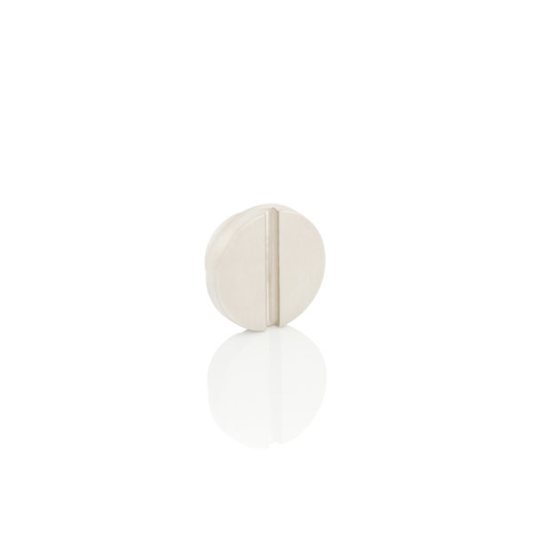 Emergency release round turn with roseless rose
